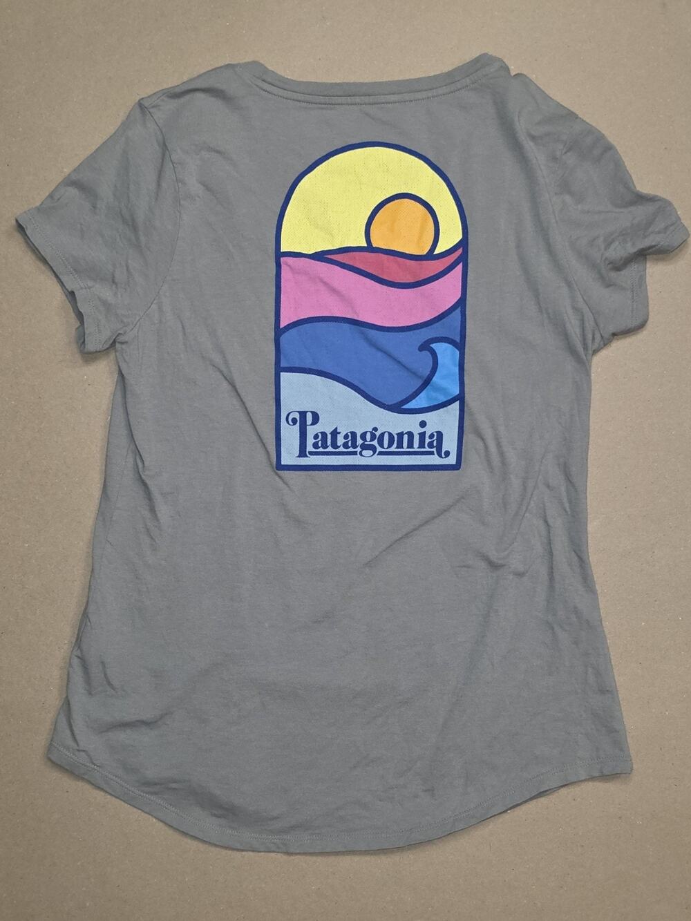 Patagonia Women Slim Fit Organic Cotton T Shirt Sz S Sunset Set Graphic Tee Gray